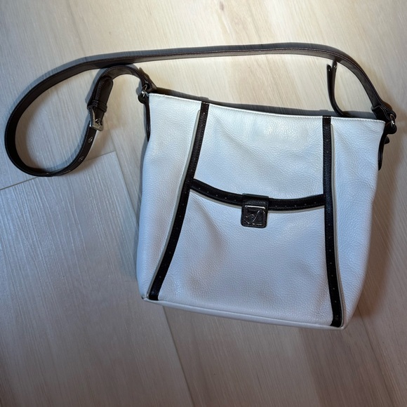 Stone Mountain White Leather Bag - Picture 13 of 16